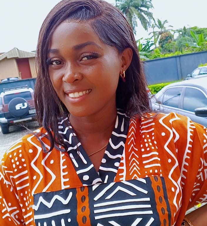 Marylou, owner of mummyj2Treats